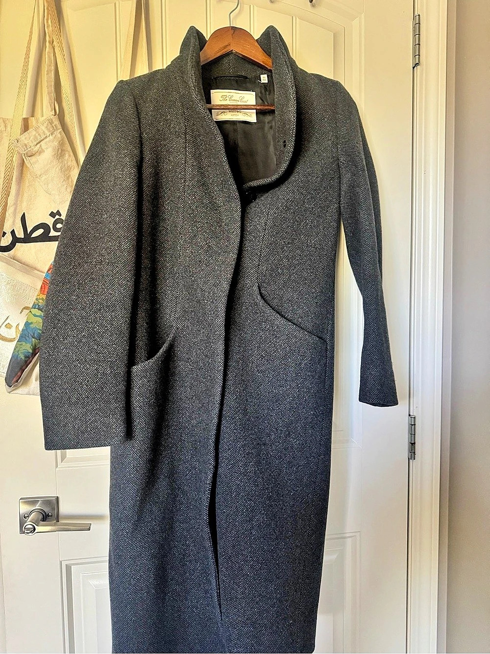 Aritzia Cocoon coat- Women's Textured Long Coat in Black Like New